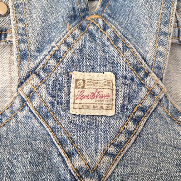 Levi’s Signature Baby Overalls 18M Butterfly Embroidered Denim Shorts Girl Cute - Picture 5 of 8